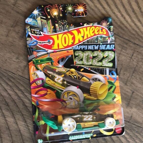 Thomas #1 Track Master Motorized Train 🚂 & a 2022 HappyNewYear collectible 🚗 - Picture 10 of 17